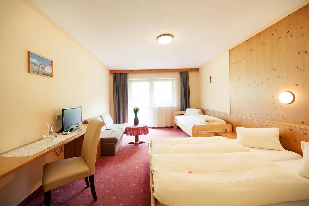 Hotel Steuxner Neustift im Stubaital Zimmer foto